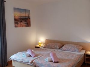 23696538-Ferienwohnung-3-Lopar-300x225-1