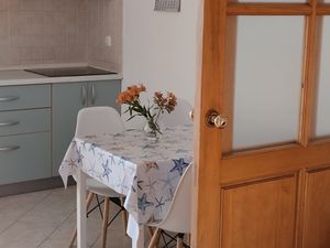 23698944-Ferienwohnung-4-Lopar-300x225-3