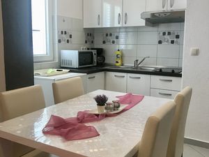 23876958-Ferienwohnung-3-Lopar-300x225-3