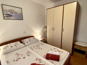 23876954-Ferienwohnung-6-Lopar-300x225-4