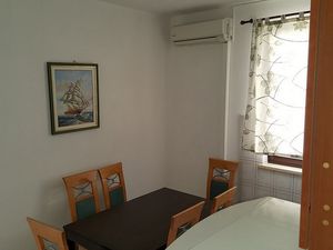 23916987-Ferienwohnung-5-Lopar-300x225-3