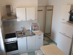 23924604-Ferienwohnung-3-Lopar-300x225-2