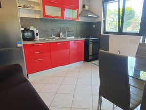 23924602-Ferienwohnung-3-Lopar-300x225-4