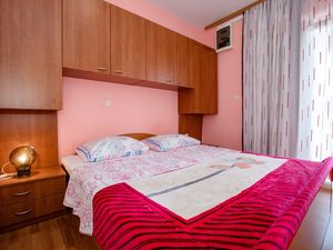 23964608-Ferienwohnung-3-Lopar-300x225-4