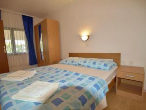 23977998-Ferienwohnung-4-Lopar-300x225-4