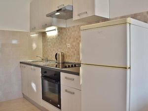 23978009-Ferienwohnung-4-Lopar-300x225-3