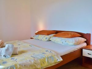 23978009-Ferienwohnung-4-Lopar-300x225-5