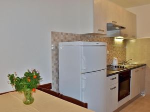 23978008-Ferienwohnung-4-Lopar-300x225-2