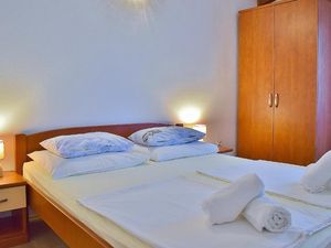 23978008-Ferienwohnung-4-Lopar-300x225-4