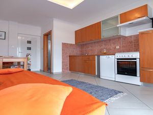 23996397-Ferienwohnung-2-Lopar-300x225-2