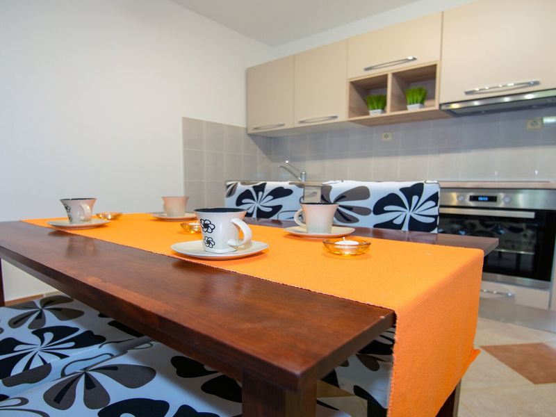 23996398-Ferienwohnung-2-Lopar-800x600-2