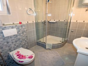 23996398-Ferienwohnung-2-Lopar-300x225-4