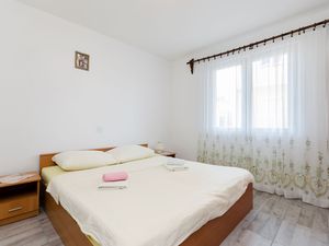 23944430-Ferienwohnung-6-Lopar-300x225-4