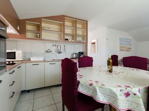 23944015-Ferienwohnung-6-Lopar-300x225-2