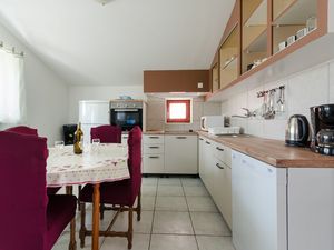 23944015-Ferienwohnung-6-Lopar-300x225-5