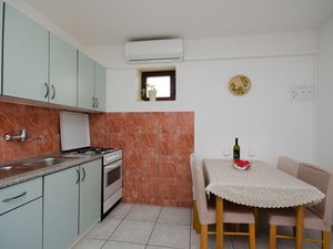 23944014-Ferienwohnung-3-Lopar-300x225-3