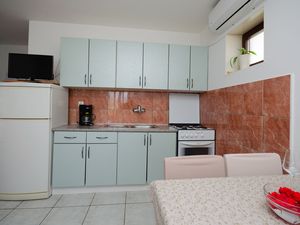 23944014-Ferienwohnung-3-Lopar-300x225-5