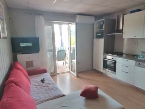 23928140-Ferienwohnung-4-Lopar-300x225-1