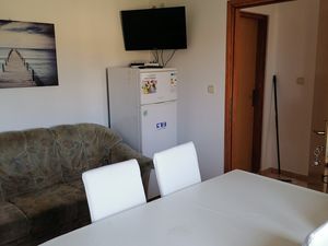 23928139-Ferienwohnung-4-Lopar-300x225-2