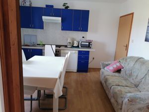 23928139-Ferienwohnung-4-Lopar-300x225-3