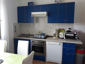 23928139-Ferienwohnung-4-Lopar-300x225-5