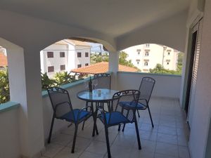 23931054-Ferienwohnung-6-Lopar-300x225-0