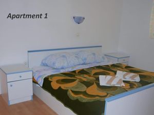 23932095-Ferienwohnung-4-Lopar-300x225-3