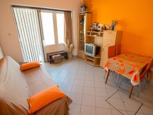 24020005-Ferienwohnung-4-Lopar-300x225-1