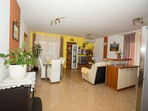 24020012-Ferienwohnung-6-Lopar-300x225-2