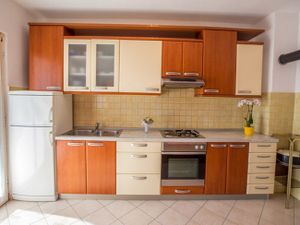 23964610-Ferienwohnung-9-Lopar-300x225-5