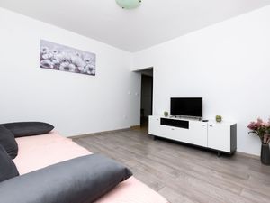 23943427-Ferienwohnung-3-Lopar-300x225-5