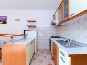 23946685-Ferienwohnung-5-Lopar-300x225-5