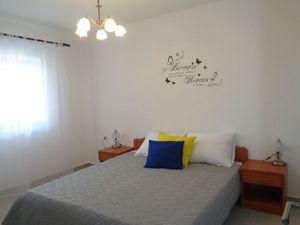 19285360-Ferienwohnung-5-Lopar-300x225-5