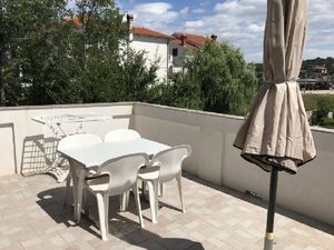 21748759-Ferienwohnung-4-Lopar-300x225-2