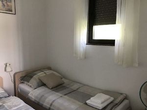 21748759-Ferienwohnung-4-Lopar-300x225-2