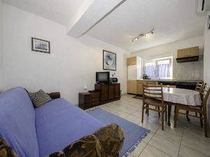 21748797-Ferienwohnung-3-Lopar-300x225-1