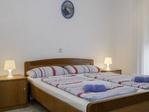 21748797-Ferienwohnung-3-Lopar-300x225-5