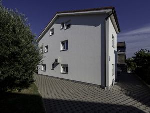 21759657-Ferienwohnung-7-Lopar-300x225-2