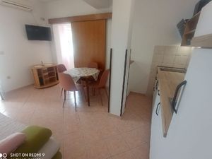 21748829-Ferienwohnung-0-Lopar-300x225-2