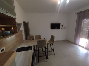 23468905-Ferienwohnung-4-Lopar-300x225-5