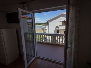 19398750-Ferienwohnung-3-Lopar-300x225-3