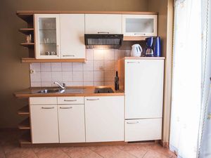 24031742-Ferienwohnung-4-Lopar-300x225-5