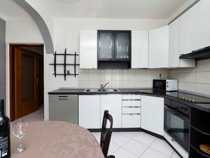 24032310-Ferienwohnung-3-Lopar-300x225-5