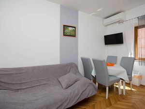 24033094-Ferienwohnung-4-Lopar-300x225-4