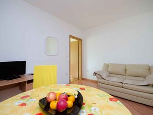 24033147-Ferienwohnung-5-Lopar-300x225-3