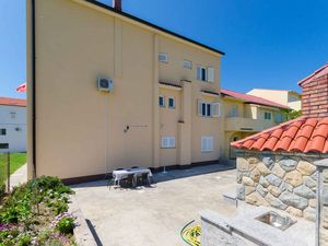 24033791-Ferienwohnung-6-Lopar-300x225-2