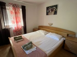 22019965-Ferienwohnung-6-Lopar-300x225-4