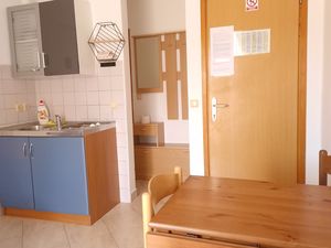 22020143-Ferienwohnung-4-Lopar-300x225-2