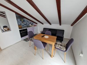 22019867-Ferienwohnung-4-Lopar-300x225-1