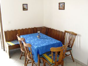 19109972-Ferienwohnung-4-Lopar-300x225-1